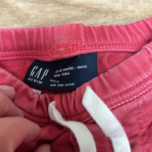 Casual red shorts 12-18 - Picture 2 of 2